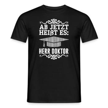 Es heißt Herr Doktor Promotion Doktorarbeit - Männer T-Shirt - Schwarz - Vorne - AI Model Male 178 light (178cm)