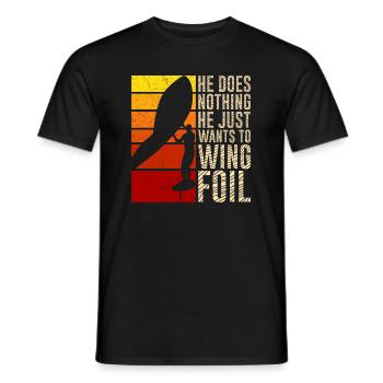 Der will nur Wing Foilen Wing Surf - Männer T-Shirt - Schwarz - Vorne - AI Model Male 178 light (178cm)