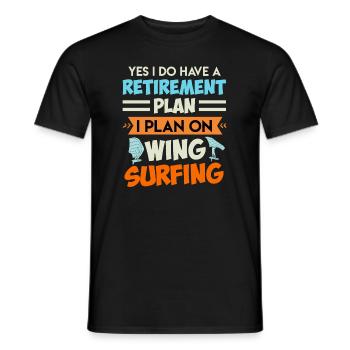 Retirement Plan Wing Surfing Wing Foil Wing Foil - Männer T-Shirt - Schwarz - Vorne - AI Model Male 178 light (178cm)