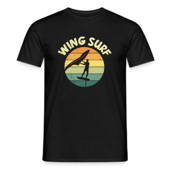 Wing Surf Retro Wing Foil - Männer T-Shirt - Schwarz - Vorne - AI Model Male 178 light (178cm)