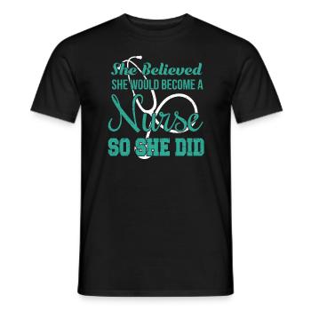 Elle croyait qu'elle deviendrait une infirmière étudiante - T-shirt homme - noir - Devant - AI Model Male 178 light (178cm)
