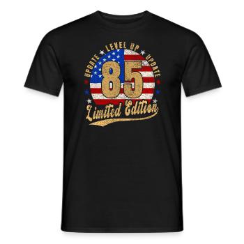 Mise à jour Level Up 85 Years Limited Edition USA - T-shirt homme - noir - Devant - AI Model Male 178 light (178cm)