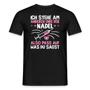 Ich Stehe Am Anderen Ende Der Nadel Pflegerin - Männer T-Shirt - Schwarz - Vorne - AI Model Male 178 light (178cm)