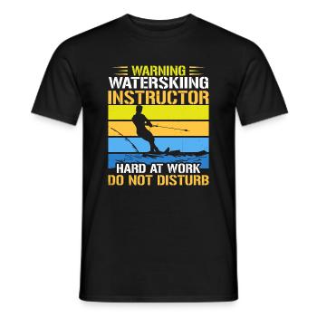 Avertissement : les moniteurs de ski nautique travaillent d’arrache-pied - T-shirt homme - noir - Devant - AI Model Male 178 light (178cm)