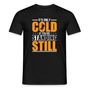 Es Ist Nur Kalt, Wenn Du Stillstehst - Männer T-Shirt - Schwarz - Vorne - AI Model Male 178 light (178cm)