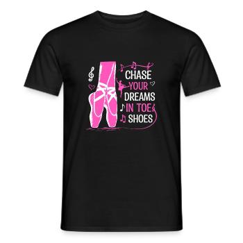 Verfolge deine Träume in Zehenschuhen - Männer T-Shirt - Schwarz - Vorne - AI Model Male 178 light (178cm)