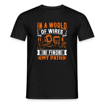 In einer Welt der Drähte finde ich meinen Weg. - Männer T-Shirt - Schwarz - Vorne - AI Model Male 178 light (178cm)