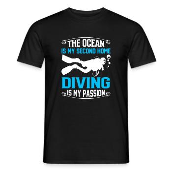 Der Ozean ist meine zweite Heimat; Tauchen ist meine Leidenschaft. - Männer T-Shirt - Schwarz - Vorne - AI Model Male 178 light (178cm)