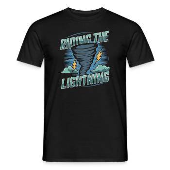 Erlebe Die Faszinierende Welt Des Tornadojagens - Männer T-Shirt - Schwarz - Vorne - AI Model Male 178 light (178cm)
