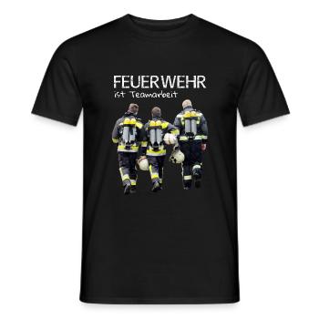 Feuerwehr ist Teamarbeit - Männer T-Shirt - Schwarz - Vorne - AI Model Male 178 light (178cm)