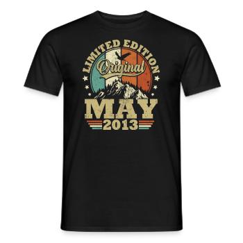 Geburtstagsgeschenk geboren im Mai 2013 - Männer T-Shirt - Schwarz - Vorne - AI Model Male 178 light (178cm)