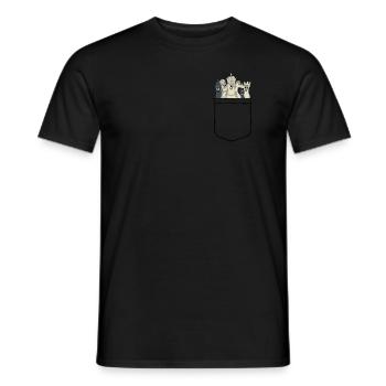 Schachfiguren in Brusttasche Schach Geschenk - Männer T-Shirt - Schwarz - Vorne - AI Model Male 178 light (178cm)