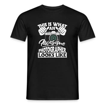 This Is What An Awesome Photographer Looks Like - Men's T-Shirt - black - Front - AI Model Male 178 light (178cm)