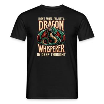 Drachen Flüsterer – Ich Schnarche Nicht - Männer T-Shirt - Schwarz - Vorne - AI Model Male 178 light (178cm)