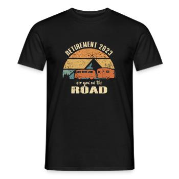 Pensioner Pensioner 2023 Motorhome on the road - Men's T-Shirt - black - Front - AI Model Male 178 light (178cm)