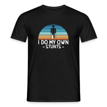 I Do My Own Stunts T-Shirt Beinbruch - Männer T-Shirt - Schwarz - Vorne - AI Model Male 178 light (178cm)