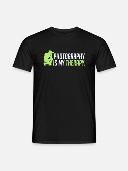 Photography is my therapy - therapie - Männer T-Shirt - Schwarz