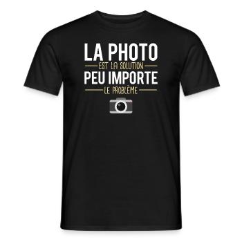 La photo est la solution blague photographe humour - T-shirt homme - noir - Devant - AI Model Male 178 light (178cm)