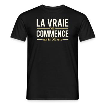 La vraie vie commence après 50ans anniversaire - T-shirt homme - noir - Devant - AI Model Male 178 light (178cm)