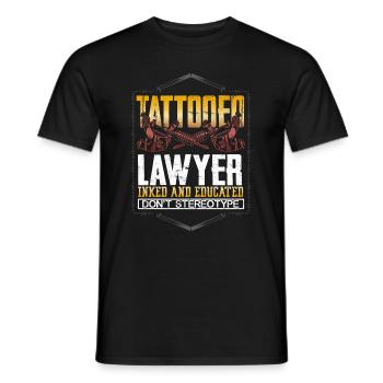 Anwalt Geschenk Tätowierter Anwalt eingefärbt und ausgebildet - Männer T-Shirt - Schwarz - Vorne - AI Model Male 178 light (178cm)