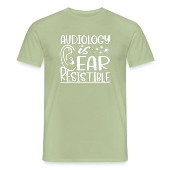 L’audiologie est résistante à l’oreille - T-shirt homme - vert sauge - Devant - AI Model Male 178 light (178cm)
