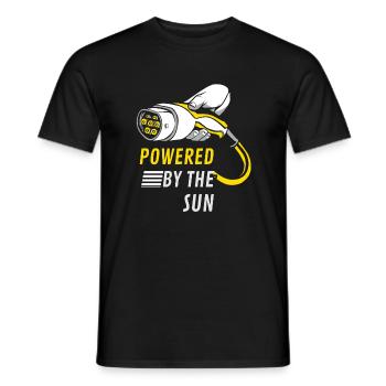 Mit Photovoltaik PV das Elektroauto aufladen - Männer T-Shirt - Schwarz - Vorne - AI Model Male 178 light (178cm)