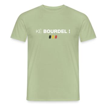 Ké bourdel ! Quel bordel en wallon - T-shirt homme - vert sauge - Devant - AI Model Male 178 light (178cm)