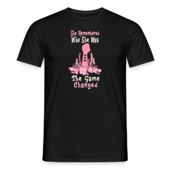 Elle s’est souvenue de qui elle était et le jeu a changé - T-shirt homme - noir - Devant - AI Model Male 178 light (178cm)