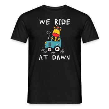 We Ride At Dawn Dad Lawn Mower Make Laugh Day Yard - Männer T-Shirt - Schwarz - Vorne - AI Model Male 178 light (178cm)