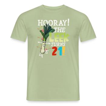 21th Bday Hooray The Leek Turns 21 Years Old - Männer T-Shirt - Sage - Vorne - AI Model Male 178 light (178cm)
