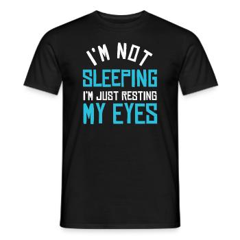 Je ne dors pas, je repose juste mes yeux - T-shirt homme - noir - Devant - AI Model Male 178 light (178cm)