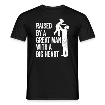 Aufgewachsen von einem großen Mann mit einem großen Herzen Vatertag - Männer T-Shirt - Schwarz - Vorne - AI Model Male 178 light (178cm)