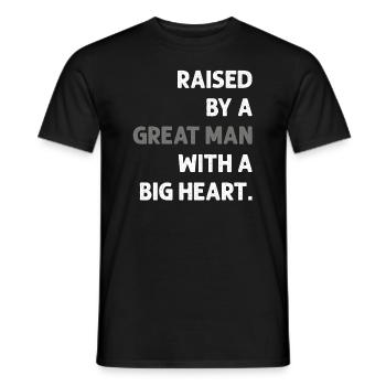 Aufgewachsen von einem großen Mann mit einem großen Herzen Vatertag - Männer T-Shirt - Schwarz - Vorne - AI Model Male 178 light (178cm)