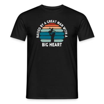 Aufgezogen von einem großen Mann mit einem großen Herzen Vatertag - Männer T-Shirt - Schwarz - Vorne - AI Model Male 178 light (178cm)
