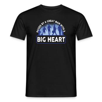 Aufgezogen von einem großen Mann mit einem großen Herzen Vatertag - Männer T-Shirt - Schwarz - Vorne - AI Model Male 178 light (178cm)