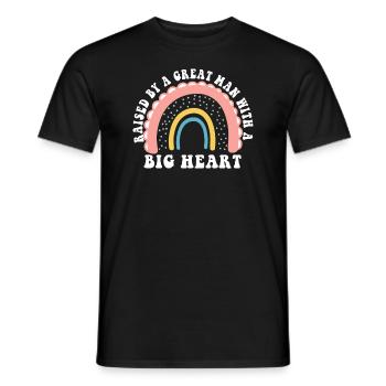 Aufgezogen von einem großen Mann mit einem großen Herzen Vatertag - Männer T-Shirt - Schwarz - Vorne - AI Model Male 178 light (178cm)