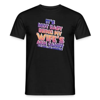 Ce n’est pas facile d’être le bonbon pour les bras de ma femme - T-shirt homme - noir - Devant - AI Model Male 178 light (178cm)