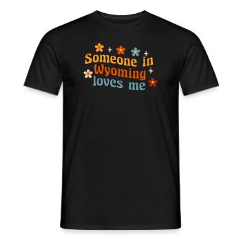 Jemand in Wyoming liebt mich - Männer T-Shirt - Schwarz - Vorne - AI Model Male 178 light (178cm)