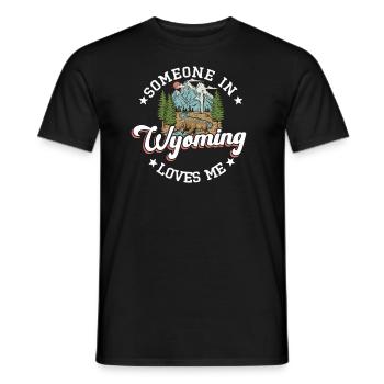Jemand in Wyoming liebt mich - Männer T-Shirt - Schwarz - Vorne - AI Model Male 178 light (178cm)
