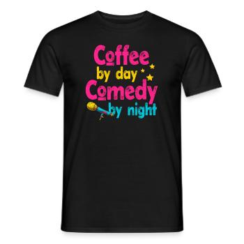 Kaffee bei Tag Komödie bei Nacht Komiker - Männer T-Shirt - Schwarz - Vorne - AI Model Male 178 light (178cm)