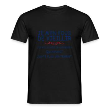 26 - JE M'EN FOUS DE VIEILLIR 9.png - T-shirt homme - noir - Devant - AI Model Male 178 light (178cm)