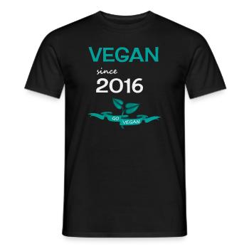 Vegan since 2016, Go Vegan - Männer T-Shirt - Schwarz - Vorne - AI Model Male 178 light (178cm)