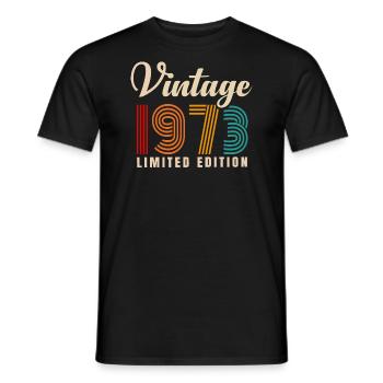 JAHRGANG 1973. 48. GEBURTSTAG - Männer T-Shirt - Schwarz - Vorne - AI Model Male 178 light (178cm)