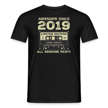 2019 Geburtstag geboren im Jahr 2019 Vintage Retro - Männer T-Shirt - Schwarz - Vorne - AI Model Male 178 light (178cm)