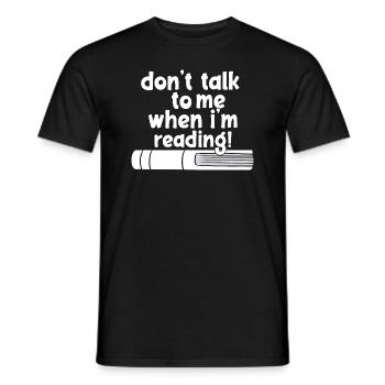 don't talk to me when i'm reading - Männer T-Shirt - Schwarz - Vorne - AI Model Male 178 light (178cm)