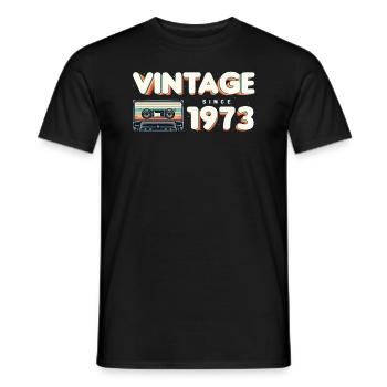 Vintage seit 1973 Nostalgik & Vintage Musik - Männer T-Shirt - Schwarz - Vorne - AI Model Male 178 light (178cm)