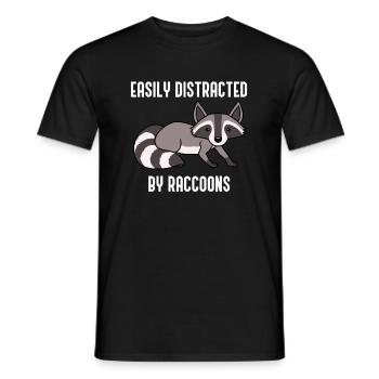 Ablenkt von Waschbären: Ironisches Sprichwort: - Männer T-Shirt - Schwarz - Vorne - AI Model Male 178 light (178cm)