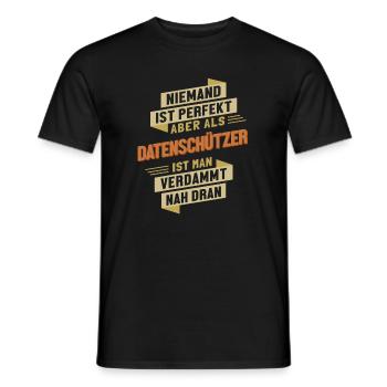 Datenschützer fast Perfekt Datenschützer - Männer T-Shirt - Schwarz - Vorne - AI Model Male 178 light (178cm)
