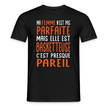 Meine Frau nicht perfekt, aber sie ist eine Basketballspielerin - Männer T-Shirt - Schwarz - Vorne - AI Model Male 178 light (178cm)