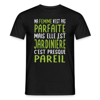 Meine Frau nicht perfekt, aber sie ist eine Gärtnerin - Männer T-Shirt - Schwarz - Vorne - AI Model Male 178 light (178cm)